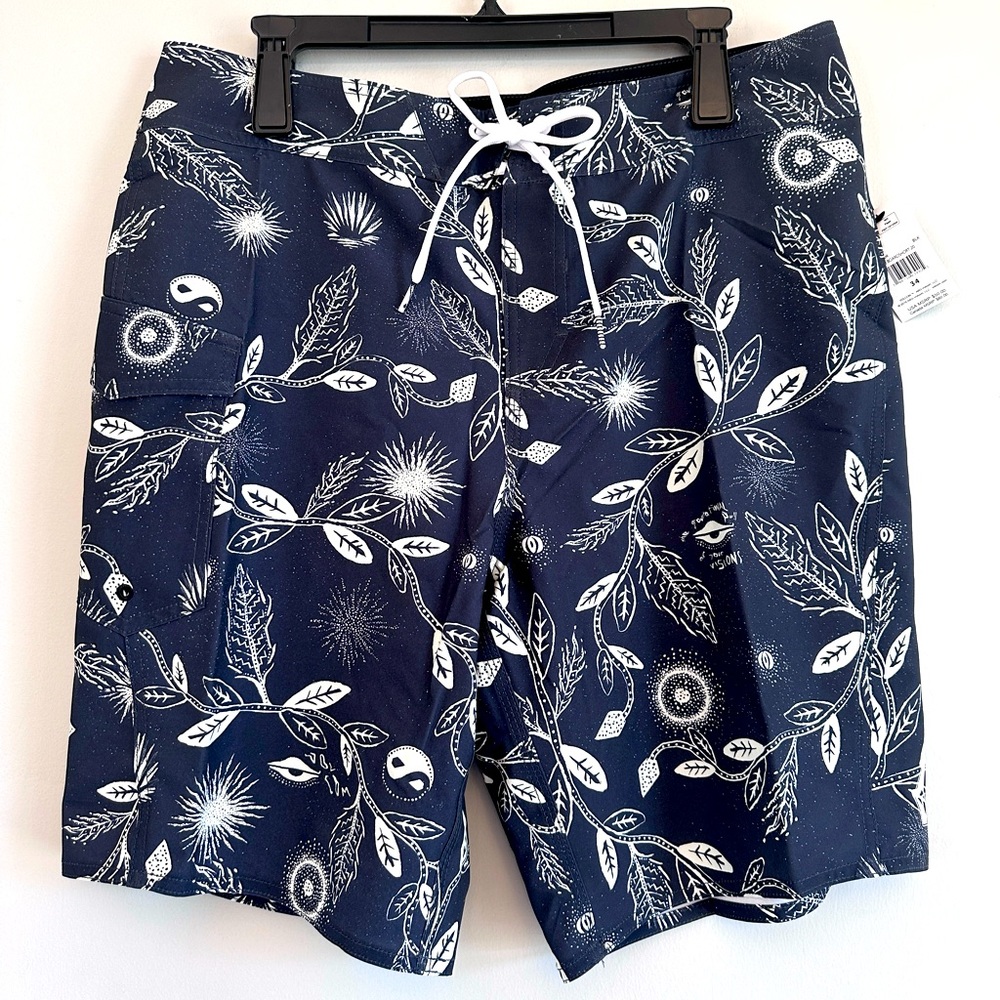 NWT Volcom Levitation Leaf 9.75” Manic 2 Boardshorts $60